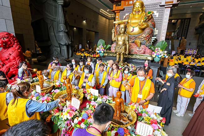 中台禪寺慶祝三○五二年佛誕浴佛法會暨夏安居報恩藥師法會